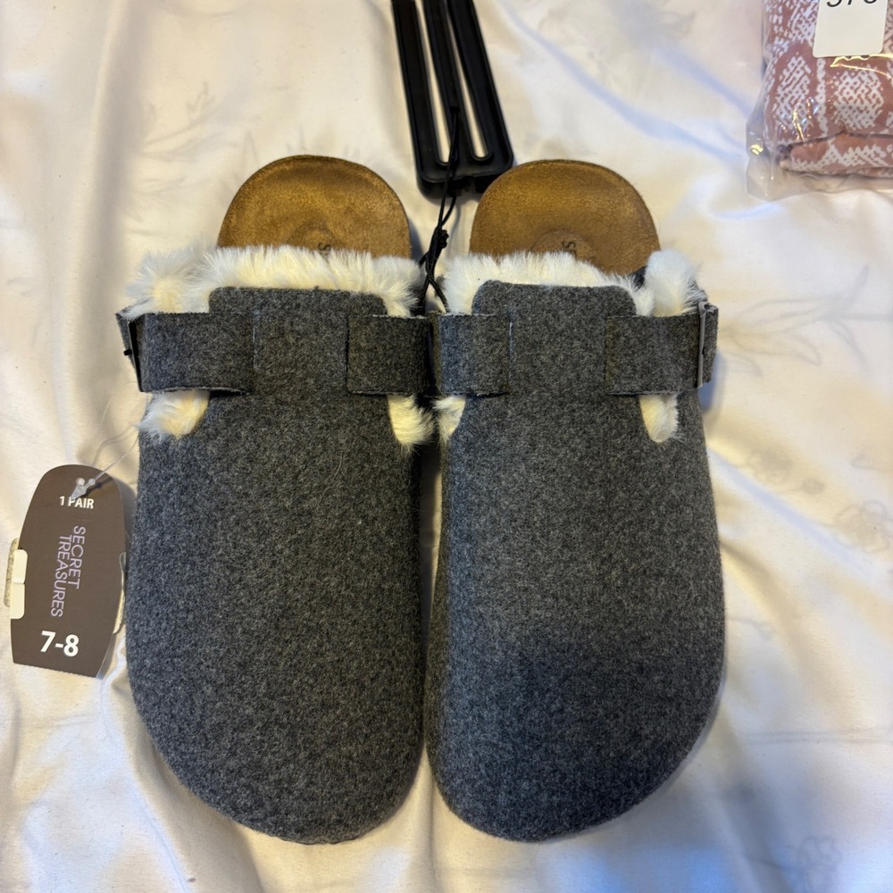New Secret Treasures Clog Slippers Womens 7-8 Gray NWT Faux Fur Felt Buckle Boho